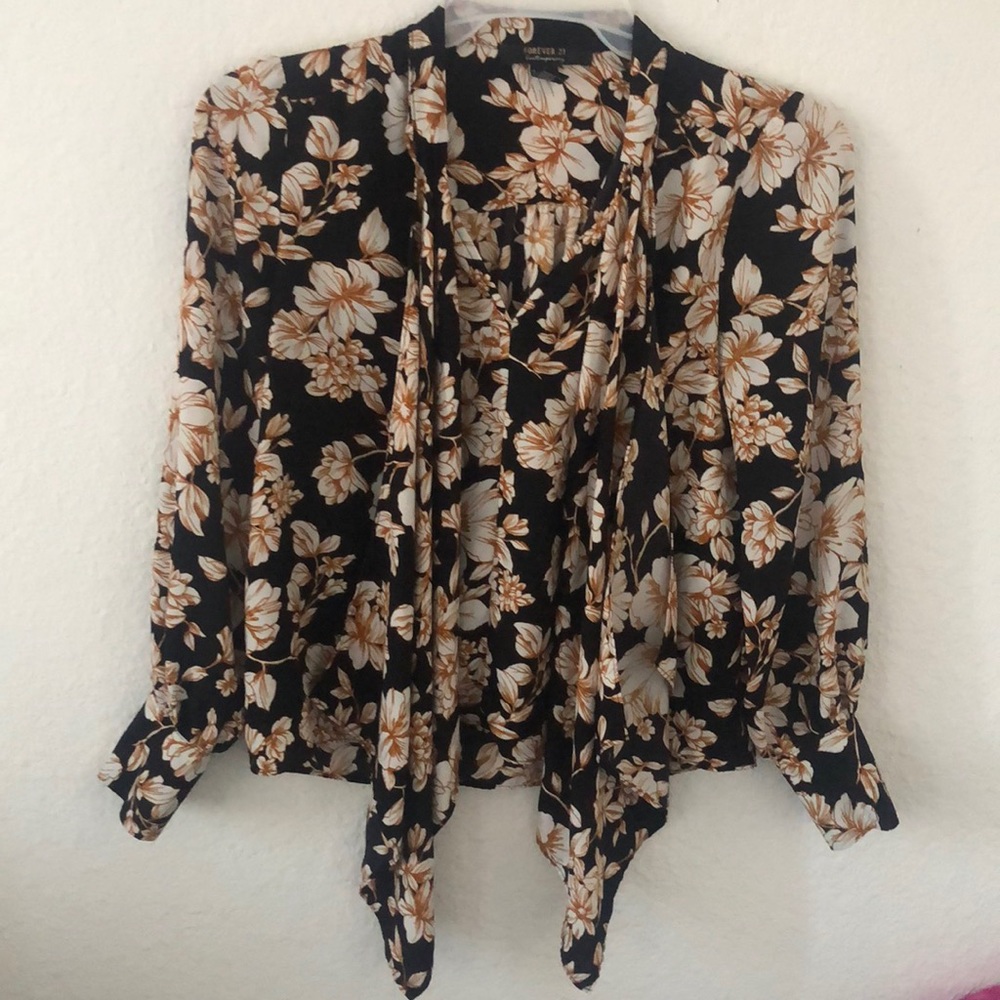 - Contemporary blouse - Picture 3 of 4